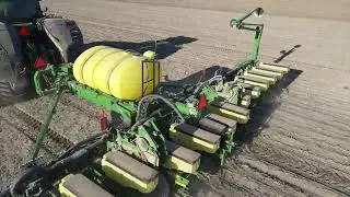 8RX with ExactRate tanks planting corn, keeping planter light.