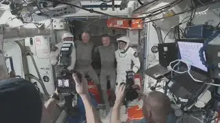 Suni and Butch photos and final handshakes before leaving ISS | CW39