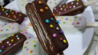 قاطو واجد لحفلات الاطفال و لا اسهل ⁦👍🏻⁩👌💞
Gâteau très facile pour les enfants