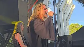 Mot&ouml;rizer mit Ozzyfied S&auml;nger Henning Wanner beim Full Metal Holiday 2025