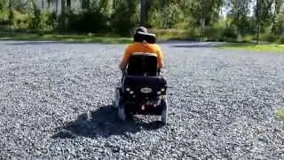 Four X - Driving on gravel
