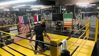 Coach Mart&iacute;nez Training #mittwork # boxingtraining #boxing #weighttraining #boxingcoach