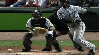 2005 WS Gm4: Dye's single puts White Sox ahead late