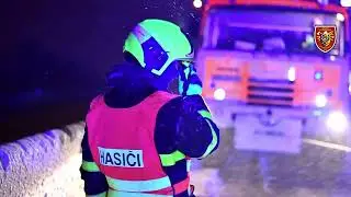 2.12.2023 Hasiči vyprošťovali kamion na dálnici u Bohumína, nasadili osmikolovou Tatru | HZS MSK