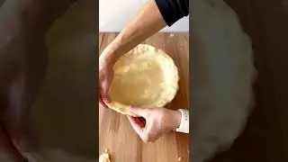 The PERFECT Fluted Edge Pie Crust Tutorial #shorts