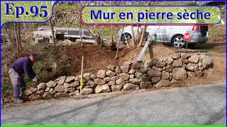 Ep 95 - Je fais un petit mur en pierre sèche.