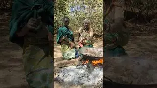 their cooking techniques are adaptable to the food they find#hadzabetribe #bushlife#culturelifestyle