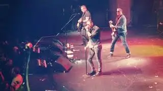 Chester Bennington em King of Chaos - White Wedding (Billy Idol cover)