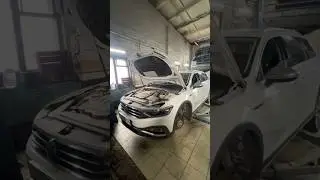 Как открыть капот VW Passat B8 если обломало тросик.