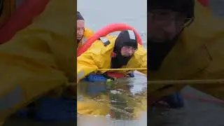 De Pere Fire Rescue doing some ice water rescue training. 👨&zwj;🚒🧊 #depere #firerescue #waterrescue