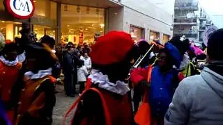 Zwarte Pieten in Almere 2012 - Sinterklaas wie kent hem niet