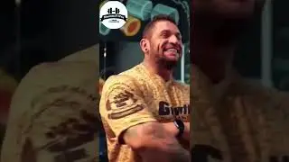 O padre t&aacute; gigante 💪😮 #mememaromba #shorts