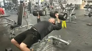 Xercise4Less Doncaster Gym - Trening klatki piersiowej, hantle 50kg