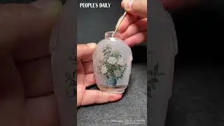 MICRO-ART in a snuff bottle🎨a Chinese artist paints a sunff bottle with vibrant blooms🌸🖌