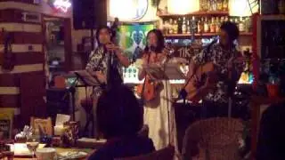 Lei Ho'oheno : Mae Mae @ H1CAFE