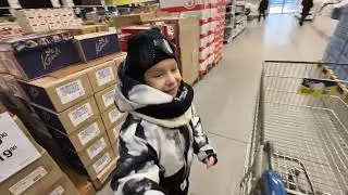 Приїхали з Вовою в метро на закупи 