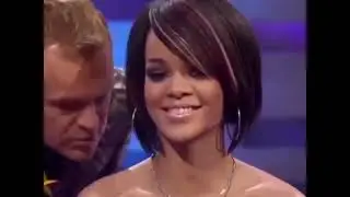 How does Rihanna smells?