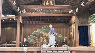 Yasukuni Jinja offering during the Autumn Procession of the Imperial Envoys. Tx!  @tenshinryu