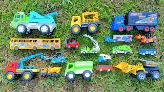 MENCARI MAINAN. MENEMUKAN MOBIL KONSTRUKSI, MOBIL FORKLIFT, MOBIL LOGISTIK, TRUCK DEREK, BUS TAYO.