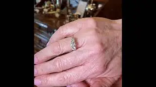 Platinum trilogy ring with brilliant-cut diamonds - Italy