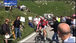 Australian cyclist Adam Hansen swaps water for beer in Tour of Turkey race