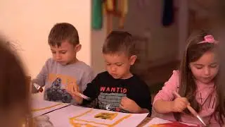 Mulţi băieţi şi multe fete,