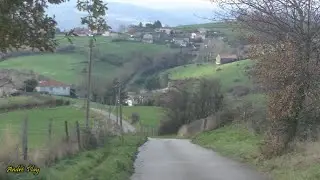 De Poix au lieu dit Les Envers au Chambon-Feugerolles,  le ciel est pensif et la terre est humide
