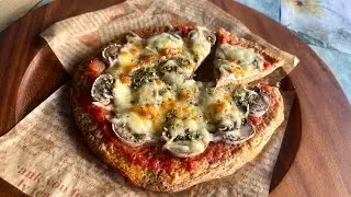 Pizza Keto con base de at&uacute;n y huevo 