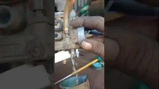 How does carburetor work in bike/why does petrol leak from carburetor#shortvideo #carburator
