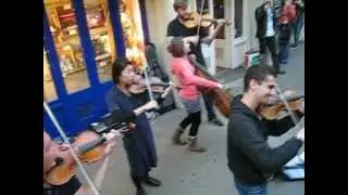 Funny & clever - ZHL Strings playing Pachelbel's Canon in D in Covent Garden