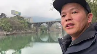 旅遊業遭受重創，曾經熱鬧的邊城古鎮，如今變成了一座鬼城，街道上空空蕩蕩
