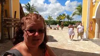 Carnival Breeze 2022 / Costa Maya Day/ Bird Aviary