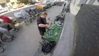 #  14 Thorsten schraubt am Mongoose Rogue Dienstag 18 07 2017 Bike Shop Berlin