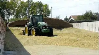 INSILATO MAIS 2011 JOHN DEERE 7720 IN TRINCEA
