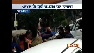 Patna: PU student union members beat forrmer president Divyanshu Bhardwaj on road