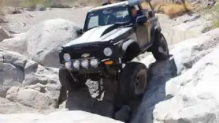 4.3L powered samurai on toyota axles, rock crawling the last obstacle in araz wash