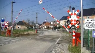 Spoorwegovergang Nijlen (B) // Railroad crossing // Passage à niveau