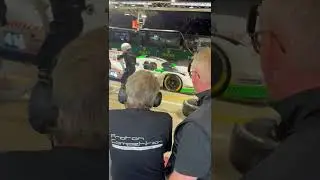 El Porsche 99 de Nico Varrone, Nico Pino y Neel Jani  en los boxes de Le Sarthe. Le Mans.