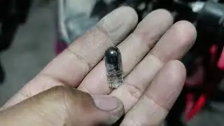 C&oacute;mo cambiar Focos de luz principal, posici&oacute;n y tablero en Honda XR 150L?