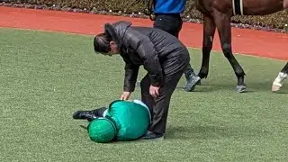 跳び蹴り喰らう貫太🐴