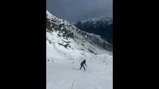 Skiing attempt goes wrong on snowy slope in Cauterets, France