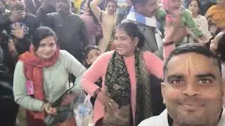 saneh bihari mandir me dance masti