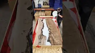 Mesa blanca de madera y resina ❄️ #epoxy #conference #diy #table Link In Bio For A Table Quote 👆