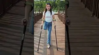 Iris SAK amputee in jeans