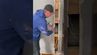 Cut in electrical box tip. #electrician #diy #construction #apprentice