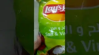 SATISFYING GREEN LAY'S SALT & VINEGAR CHIPS #green #satisfying #layschips