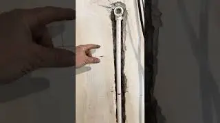 Вскрыли штробу. Фееричный ввод воды.