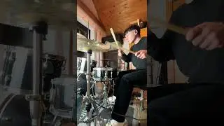 MORE proof that Helders is INSANE&hellip; #drums #arcticmonkeys #matthelders