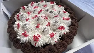 حمقات الكليانةوضيافها 😋 كيكة بشكلاط والكريمةكتجي  مسقية ومعلكة ضروري تجرّبوها وردو عليا مع ذكر تمن  