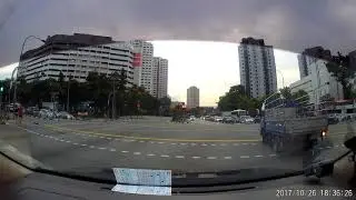 Singapore blue truck GBE2826X beating red light
